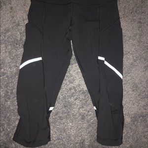 Black cropped lulu leggings
